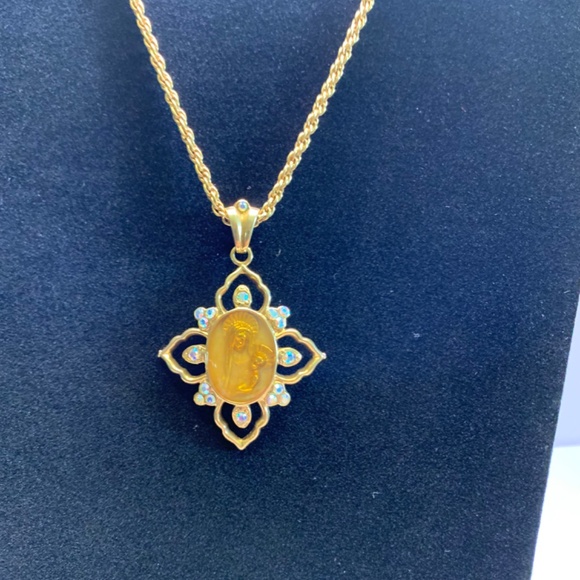 The Vatican Library Collection/Religious Church pendant gold tone 26inch chain - Picture 2 of 10